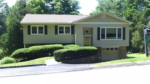 34 Lake Shore Dr, Mount Pleasant, NY 10570