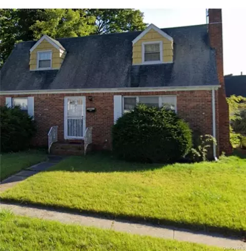 62 Emery St, Hempstead, NY 11550