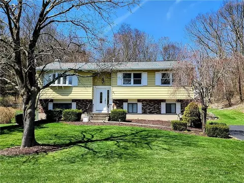25 Park Hill Dr, Hopewell Junction, NY 12533