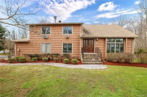 483 Windsor Ct, Yorktown, NY 10598