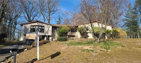 7 Dalewood Dr, Ramapo, NY 10901