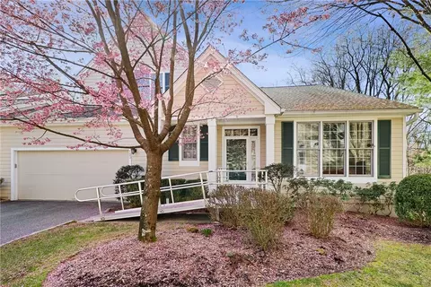 103 Creekside Rd, New Castle, NY 10549