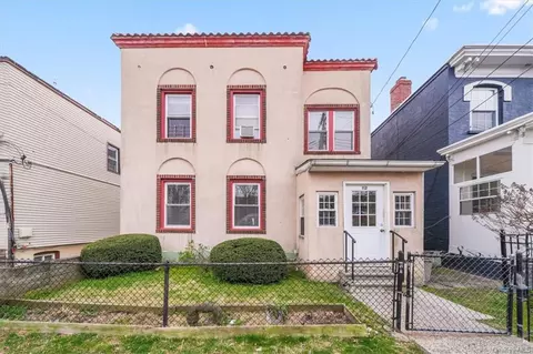 112 High St, Yonkers, NY 10703
