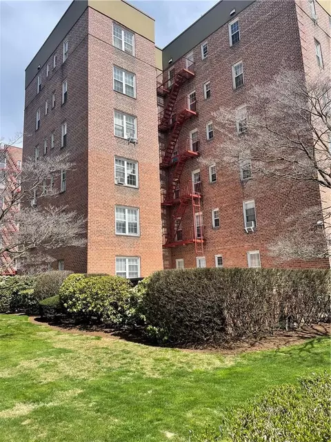 796 Bronx River Rd #B65, Yonkers, NY 10704