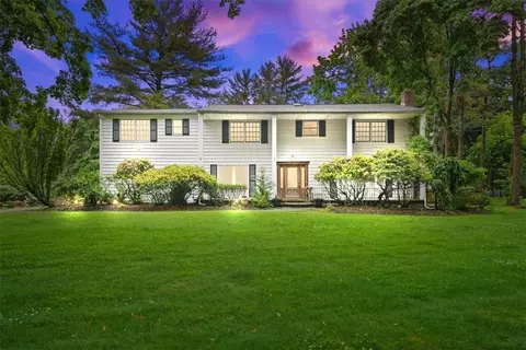 2 Moreland Rd, Clarkstown, NY 10956