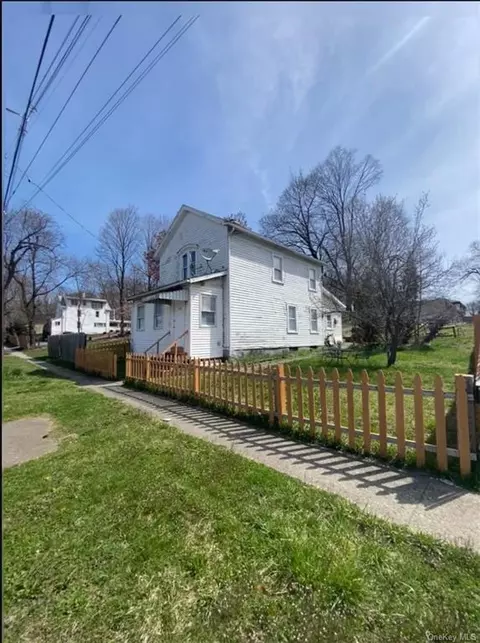 112 Hudson Ave, Poughkeepsie, NY 12601