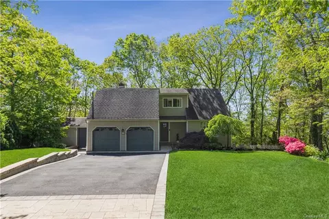 38 Springs Dr, Melville, NY 11747