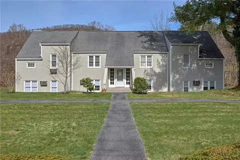 503 Holly Stream Ct, Southeast, NY 10509