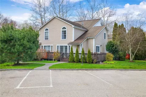 57 Pembrooke Ct, Putnam Valley, NY 10579