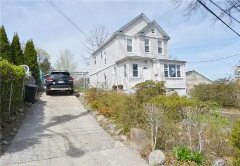 395 Upland Ave, Yonkers, NY 10703