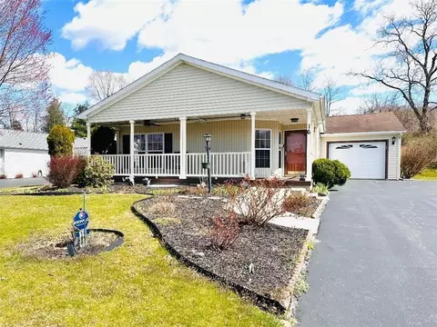 16 Biscayne Blvd, Poughkeepsie, NY 12603