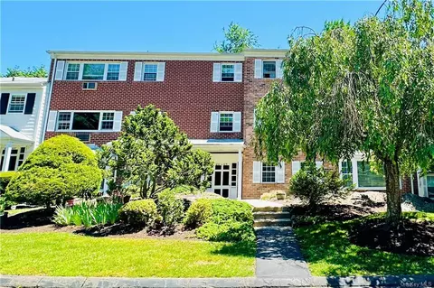 615 Woodland Hills Rd, Greenburgh, NY 10603