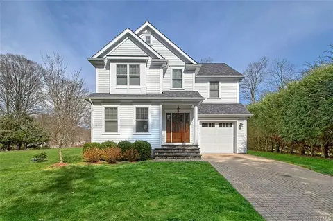 30 Red Oak Ln, New Castle, NY 10549