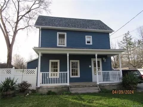 31 Railroad Ave, Crawford, NY 12566