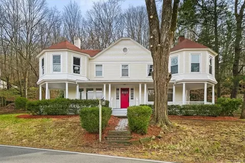 30 Old Post Rd N, Red Hook, NY 12571