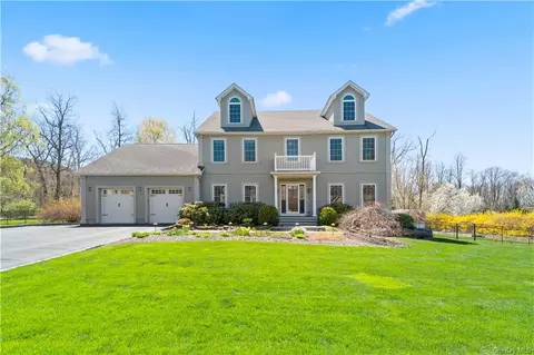59 Greenwich Ave, Woodbury Town, NY 10917