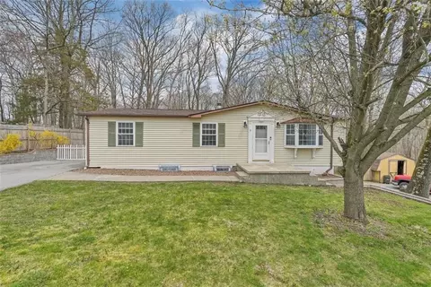 9 Cedar Rd, Monroe, NY 10950