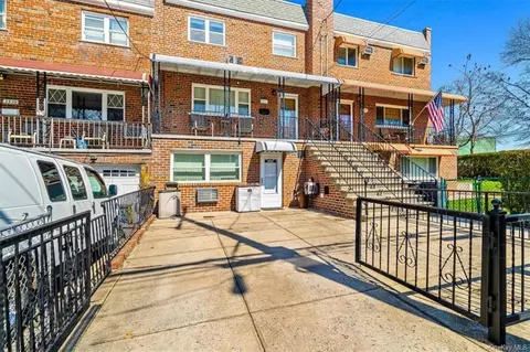 2931 Harding Ave, New York, NY 10465
