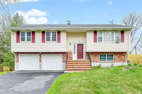 35 Woodland Rd, Woodbury, NY 10930