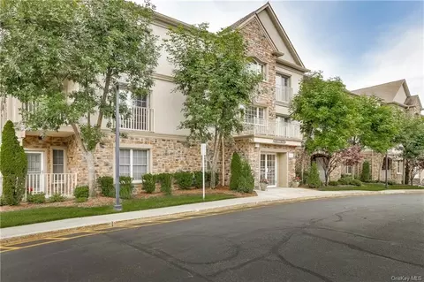 24 N De Baun Ave #104, Ramapo, NY 10901