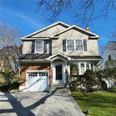 48 Kingston St, North New Hyde Park, NY 11040