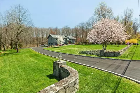 444 Austin Rd, Mahopac, NY 10541