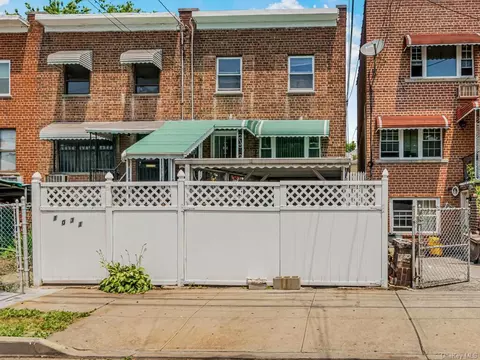 1031 213th St, New York, NY 10469