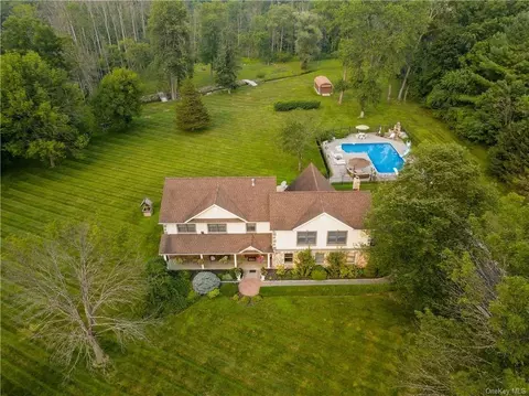 32 Leo Ln, Beekman, NY 12570
