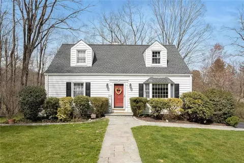 17 Kisco Park Dr, New Castle, NY 10549