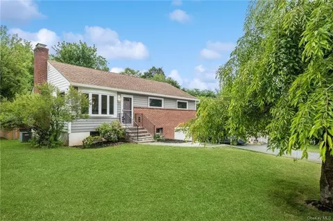 7 Hillside Ter, Monroe, NY 10950