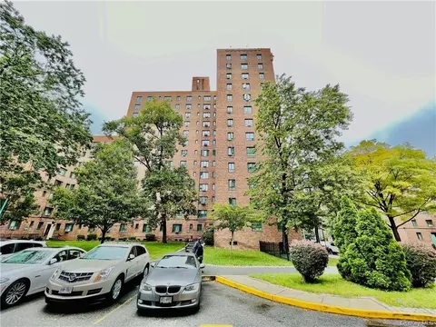 1605 Metropolitan Ave #1C, New York, NY 10462