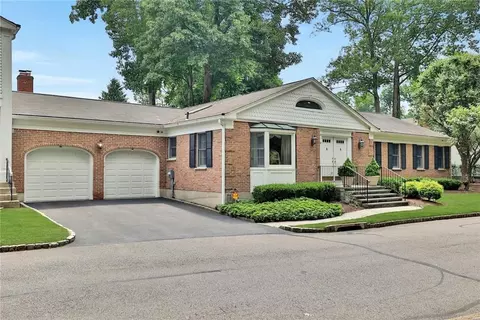 36 Washington Cir, Clarkstown, NY 10956