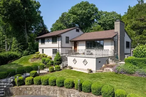 299 Old Colony Rd, Greenburgh, NY 10530