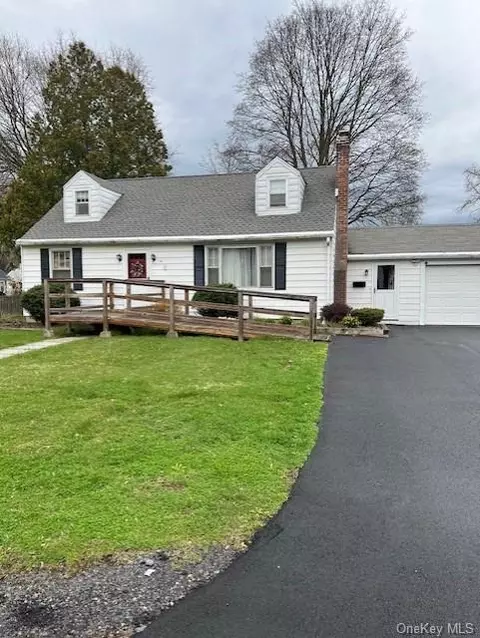 16 Calmer Pl, Hyde Park, NY 12538
