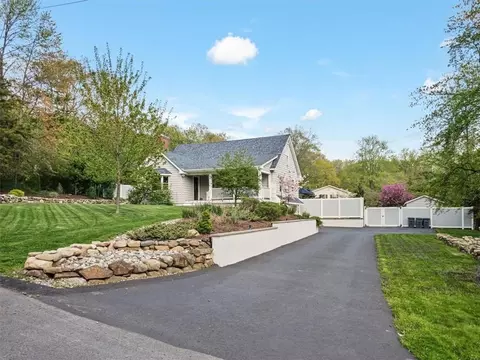 20 Strawberry Hill Ln, Clarkstown, NY 10994
