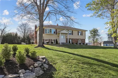 3141 Quinlan St, Yorktown, NY 10598