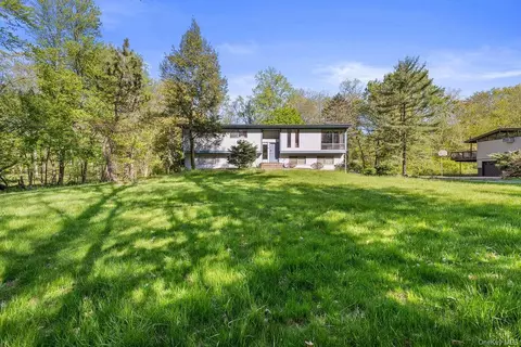 8 Astri Ct, Ramapo, NY 10901