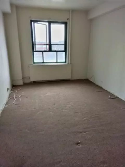 2140 E Tremont Ave #4D, New York, NY 10462