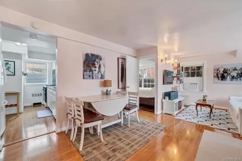25 Fieldstone Dr #211, Greenburgh, NY 10530