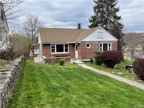 2 Hall Ave, Clarkstown, NY 10960