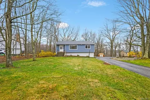 127 Kentview Dr, Kent, NY 10512