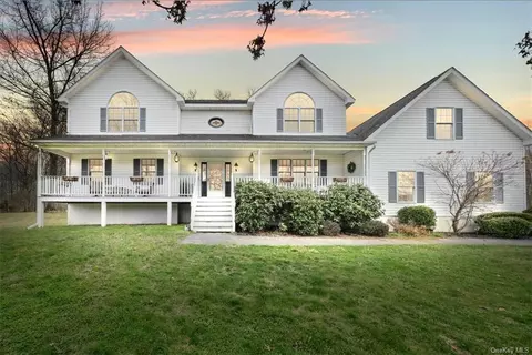 31 Lake Walton Rd, Hopewell Junction, NY 12533