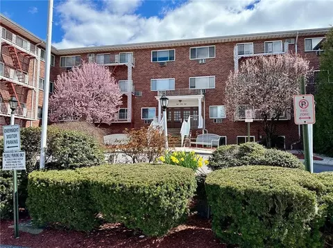 838 Pelhamdale Ave #2U, New Rochelle, NY 10801