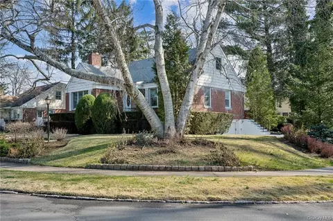 37 Tennyson St, Greenburgh, NY 10530
