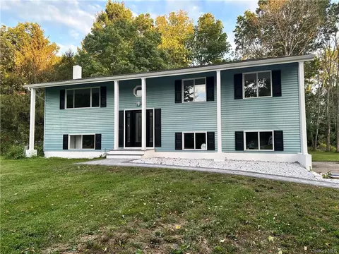 6 Briar Ln, Wappinger, NY 12590