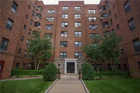 2 Fisher Dr #519, Mount Vernon, NY 10552