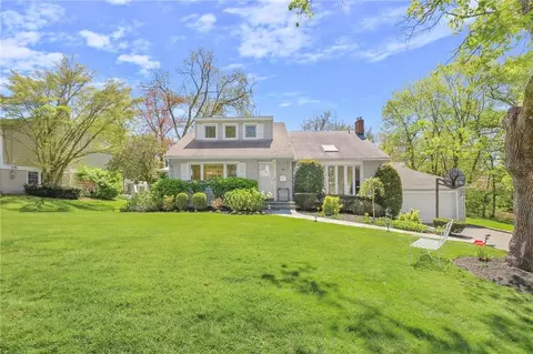 17 Sturbridge Pl, Scarsdale, NY 10583