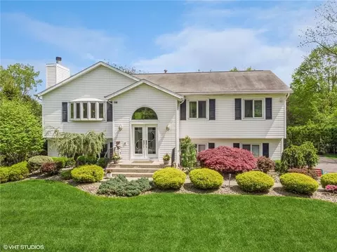 689 New Hempstead Rd, Ramapo, NY 10977