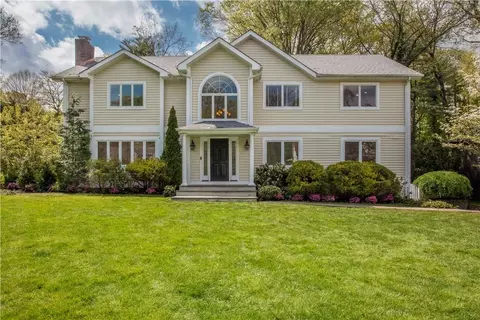 69 Kewanee Rd, New Rochelle, NY 10804