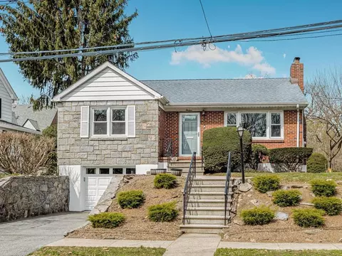 13 Clare Ter, Tuckahoe, NY 10707